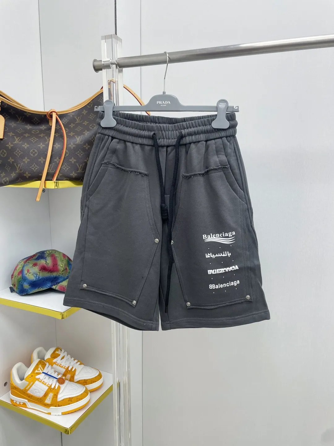 Bal Paris 2026 summer New Arrival patch letter printed brand LOGO casual shorts DD official website for sale simultaneously. Brand Classic LOGO casual pants, customized fabrics, excellent comfort and strong touch. Highly recognisable, perfect appearance and craftsmanship. Size:M-3XL